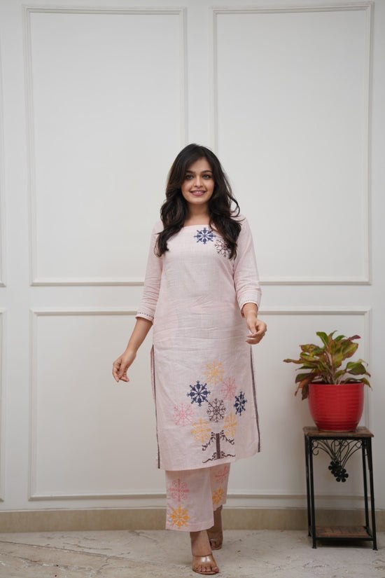 Blush Snowflake Embroidered Kurta - Image 3