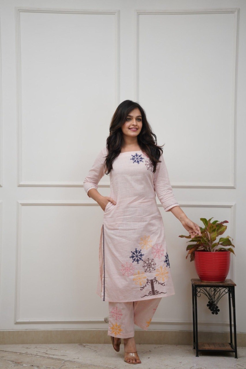Blush Snowflake Embroidered Kurta - Image 4